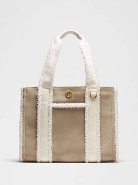 Lululemon Boxy Tote Bag 10L *Faux Shearling TrimsLululemon Boxy Tote Bag 10L